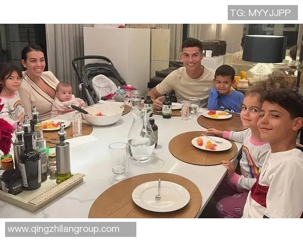总裁的温馨时光乔治娜分享C罗与孩子们的幸福瞬间 总裁的温馨时光乔治娜分享C罗与孩子们的幸福瞬间
