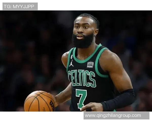 杰伦布朗左腿筋紧张状态不明绿军官方宣布回归存疑