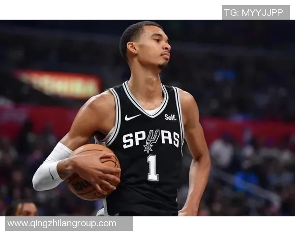 哈克斯空切接球一气呵成单臂隔扣文班亚马震撼全场