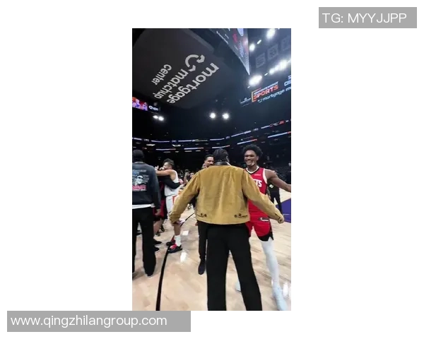 昔日好友重聚赛后杰伦格林与狄龙携火箭队友畅谈欢笑温情瞬间