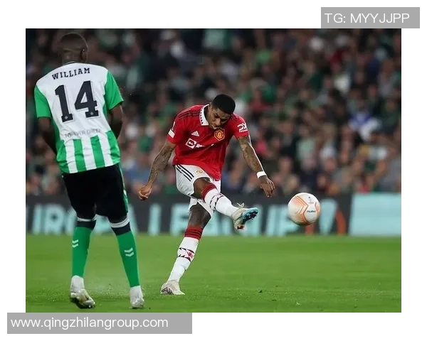 马刺队哈珀脚踝受伤佩戴保护靴拄拐杖离开球馆希望早日康复