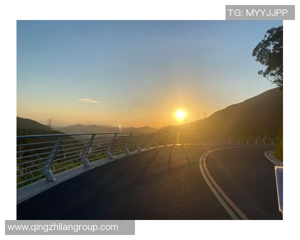 亚马尔社交媒体分享诺坎普夕阳美景预示着一个难忘的夜晚即将开启