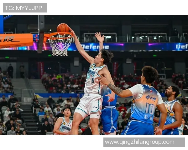 杨瀚森半场表现出色背靠背顶住压力贡献8分2板1断展现潜力