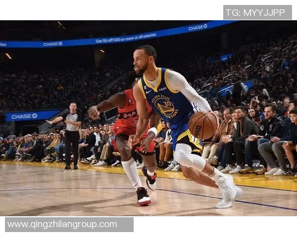 库里首节低调发挥仅得3分助队友展现实力全队配合默契