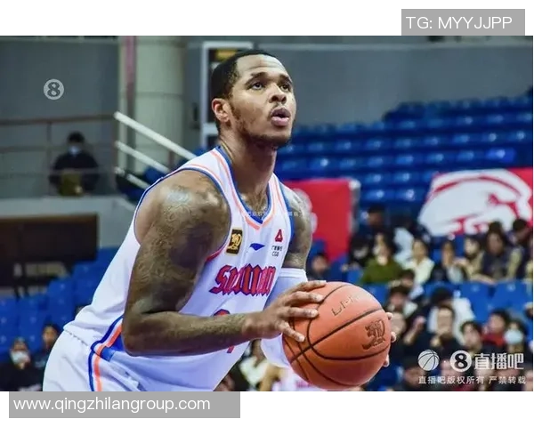 亨特表现出色三分球命中率高达57贡献17分4篮板4助攻正负值正面