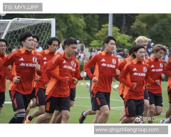 镰田大地与香川真司长友佑都同框训练为2026年世界杯备战 镰田大地与香川真司长友佑都同框训练为2026年世界杯备战