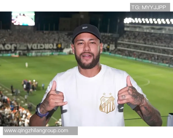 内马尔因伤缺阵携女儿现身球场为桑托斯加油助威